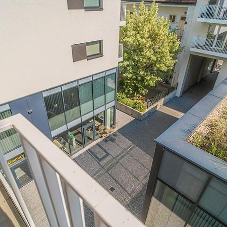 Apartment Karel With Garage Parking Prag Exteriör bild
