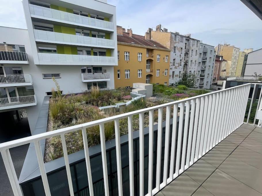 Apartment Karel With Garage Parking Prag Exteriör bild