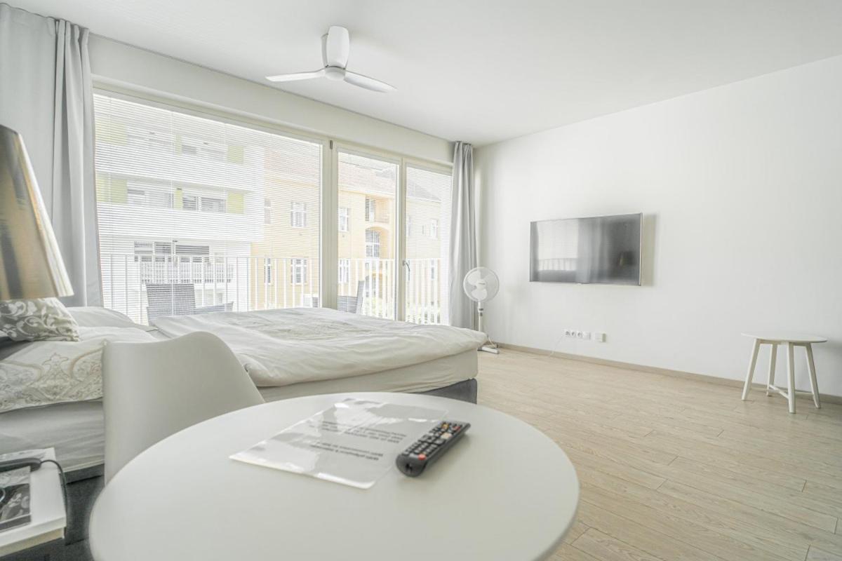 Apartment Karel With Garage Parking Prag Exteriör bild