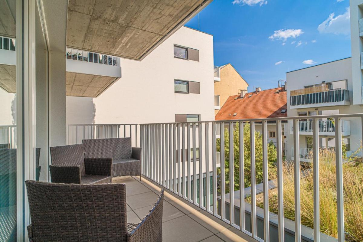Apartment Karel With Garage Parking Prag Exteriör bild